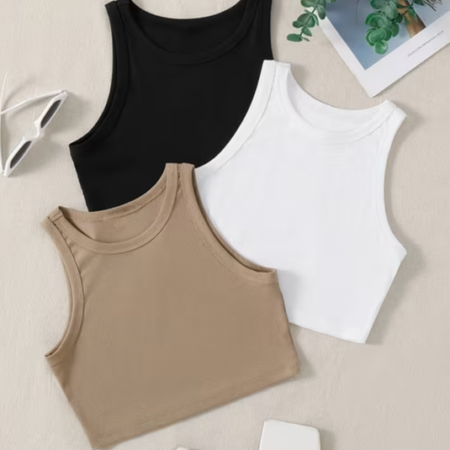 Tops deportivos para mujer en negro, blanco y camel